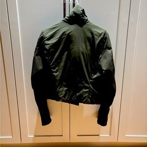 Lululemon puffer size 8. Guc